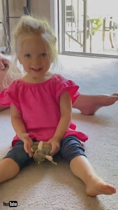 「Hungry Toddler Has Terrifying Tone || ViralHog」