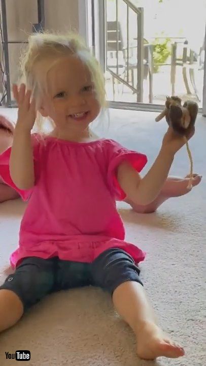 「Hungry Toddler Has Terrifying Tone || ViralHog」