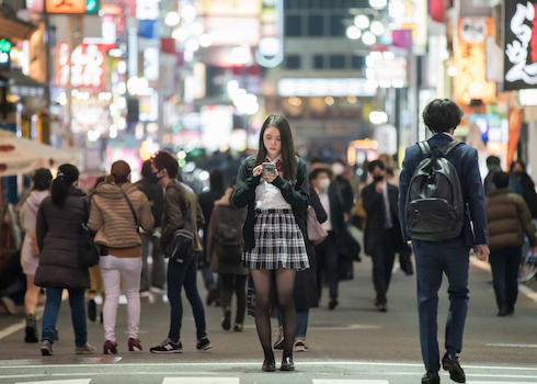 社会不適合者な殺し屋の女の子2人がヤクザ相手にバトる映画「ベイビーわるきゅーれ」レビュー