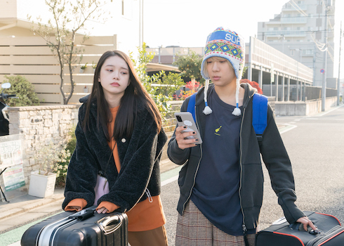 社会不適合者な殺し屋の女の子2人がヤクザ相手にバトる映画「ベイビーわるきゅーれ」レビュー