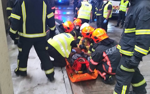 バス 転落 事故 シンガポール