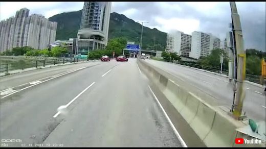 あおり運転 香港 トラック 土砂 事故