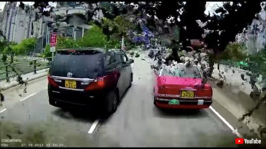 あおり運転 香港 トラック 土砂 事故