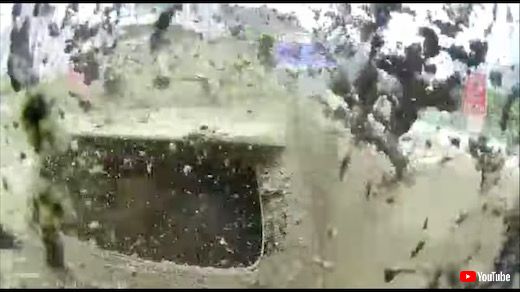 あおり運転 香港 トラック 土砂 事故