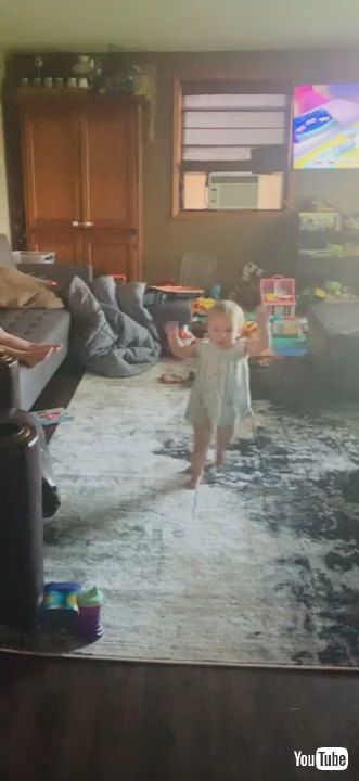 「Bath Time is Best Time for Tub-Loving Toddler || ViralHog」