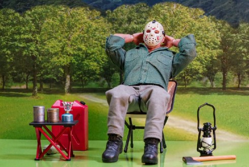 キャンプをするジェイソン