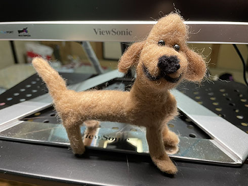 羊毛フェルトで作った犬