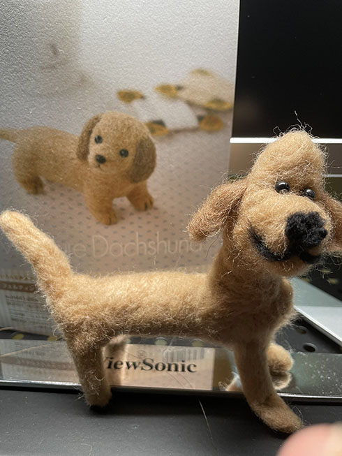 羊毛フェルトで作った犬と見本