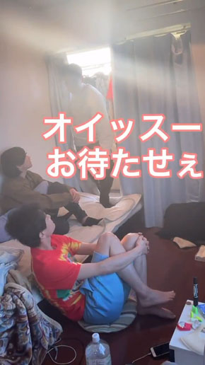 カーテンをかっこよく開ける選手権