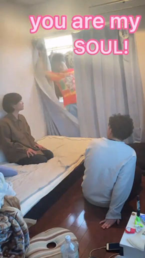 カーテンをかっこよく開ける選手権