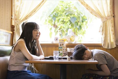 伊藤万理華 井桁弘恵 鈴木仁 お耳に合いましたら。