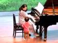 お母さんのピアノ発表会に2歳息子が乱入……！　ハラハラドキドキからのほほ笑ましい光景にほっこり