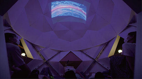 「DAN DAN DOME」アート室内