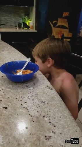 「Kid Struggles to Keep His Eyes Open While Eating as Sleep Takes Over - 1191015-3」