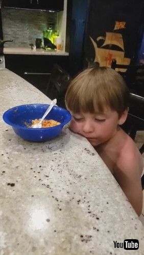 「Kid Struggles to Keep His Eyes Open While Eating as Sleep Takes Over - 1191015-3」
