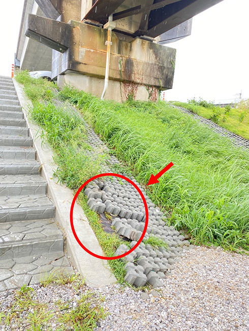 国交省「コンクリートブロックを剥がして使わないで」　堤防の一部をBBQに使う行為に注意喚起