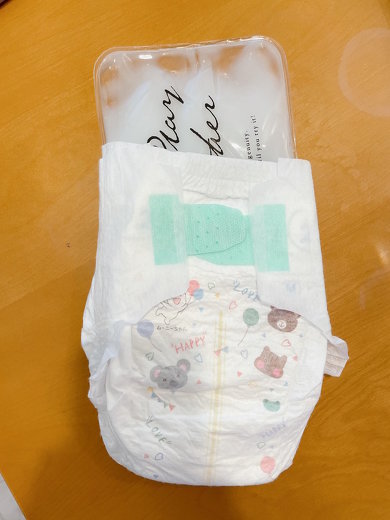 オムツの内側に保冷剤を入れるだけ