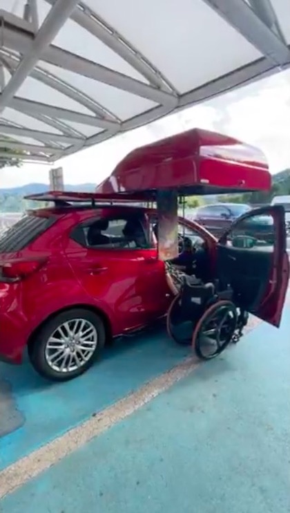 車椅子 クルマ 障害者向け駐車スペース