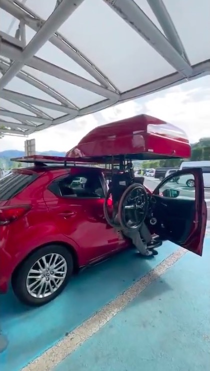 車椅子 クルマ 障害者向け駐車スペース