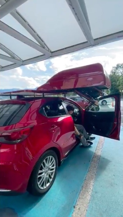 車椅子 クルマ 障害者向け駐車スペース