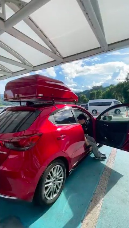 車椅子 クルマ 障害者向け駐車スペース