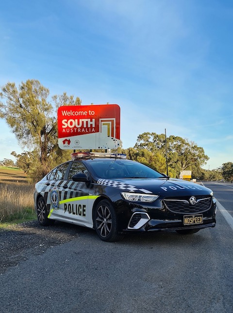 オーストラリア 警察 80歳 時速180キロ 爆走