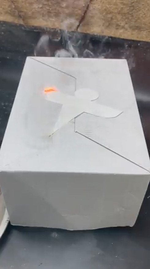 呪術を科学的に再現？　「呪いが強大すぎて燃えてしまう式神」がアニメみたいですごい