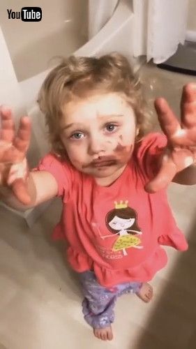 「Kid Gets Scolded By Mom When She Smears Her Lipstick All Over Herself - 1199920」