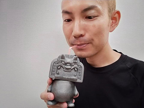 くだらないのに欲しくなる！　鬼瓦職人が作ったヤクルトケースの迫力がすごい