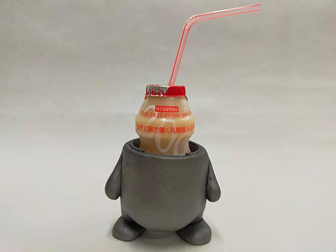 くだらないのに欲しくなる！　鬼瓦職人が作ったヤクルトケースの迫力がすごい