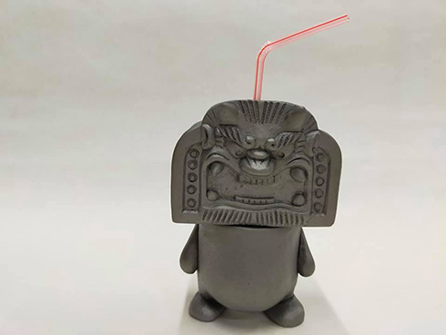 くだらないのに欲しくなる！　鬼瓦職人が作ったヤクルトケースの迫力がすごい