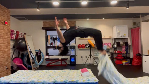 ムーンサルトプレス