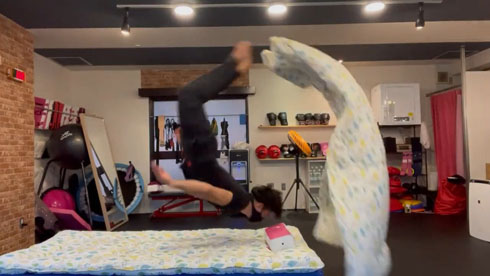 ムーンサルトプレス