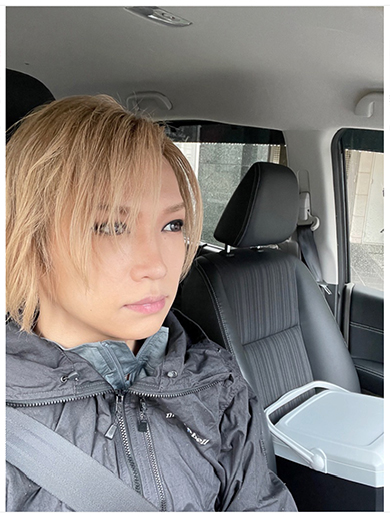 ゴールデンボンバー 金爆 鬼龍院翔 キリショー 結婚 妻 浮気 二股 週刊誌 文春