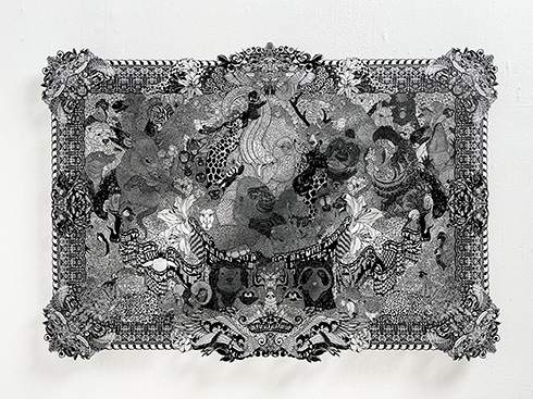 手作業を極めた細密な仕上がり　恐竜や動物をかたどった切り絵作品の迫力がすごい