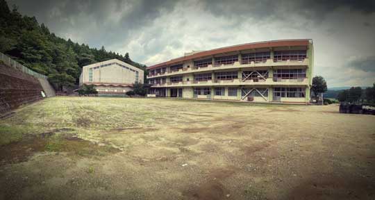 廃校 活用 サバゲーフィールド 妄想 学校 テロリスト 俺様ごっこ 三重県