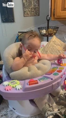 「Baby Sees Family for the First Time || ViralHog」