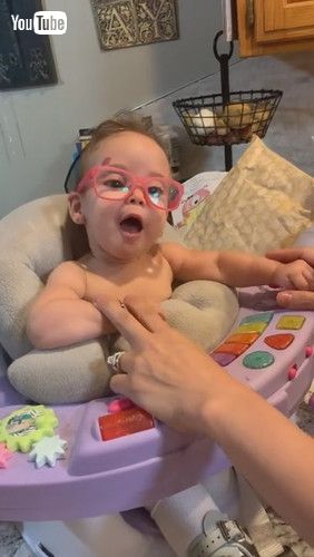 「Baby Sees Family for the First Time || ViralHog」