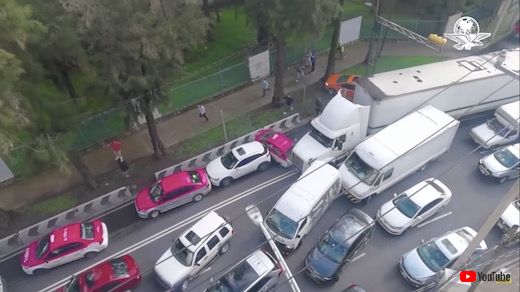 メキシコ 事故 事件 大型トレーラー 暴走