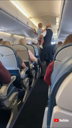 キャビンアテンダントさん