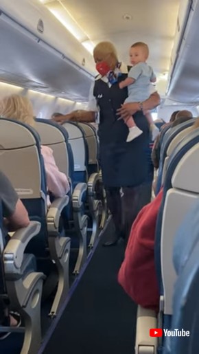 キャビンアテンダントさん