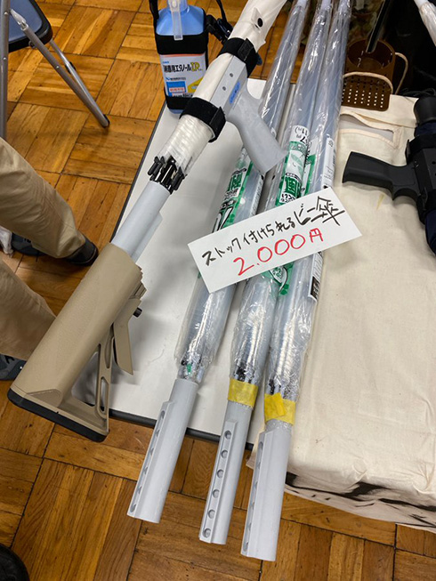 雨の日の通勤でテンション上がりそう　傘用グリップ「アンブレラ　ホルスター」が安心だしかっこいいと話題