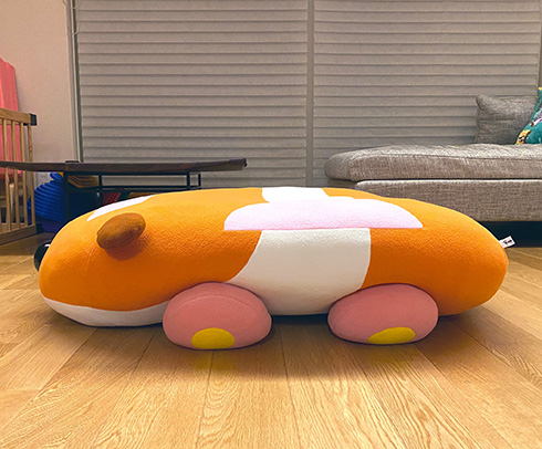 息子と娘の愛を一身に受けた姿　一日を終えてぺちゃんこになったPUIPUIモルカー「ポテト」がかわいい