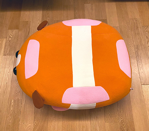 息子と娘の愛を一身に受けた姿　一日を終えてぺちゃんこになったPUIPUIモルカー「ポテト」がかわいい