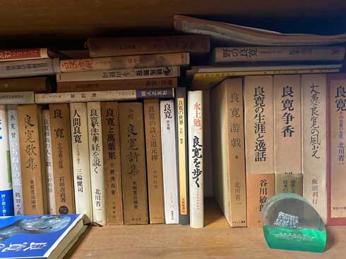 遺品整理 本棚 煙 跡 本の亡霊たち