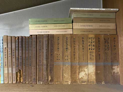 遺品整理 本棚 煙 跡 本の亡霊たち