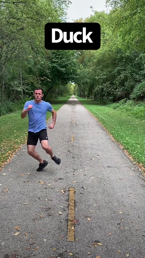 もしも動物が人間になったらどう走る？　人化したシカやカンガルーを表現するモノマネ動画に笑いが止まらない