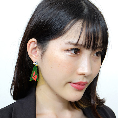 「ムー」創刊40周年記念のアブダクションピアスがかわいい　ロゴの怪しさに陰謀の影を感じるデザイン