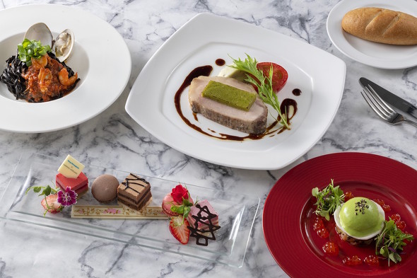 ディズニー サダハル アオキ コラボ