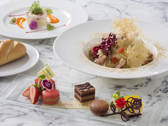 ディズニー サダハル アオキ コラボ